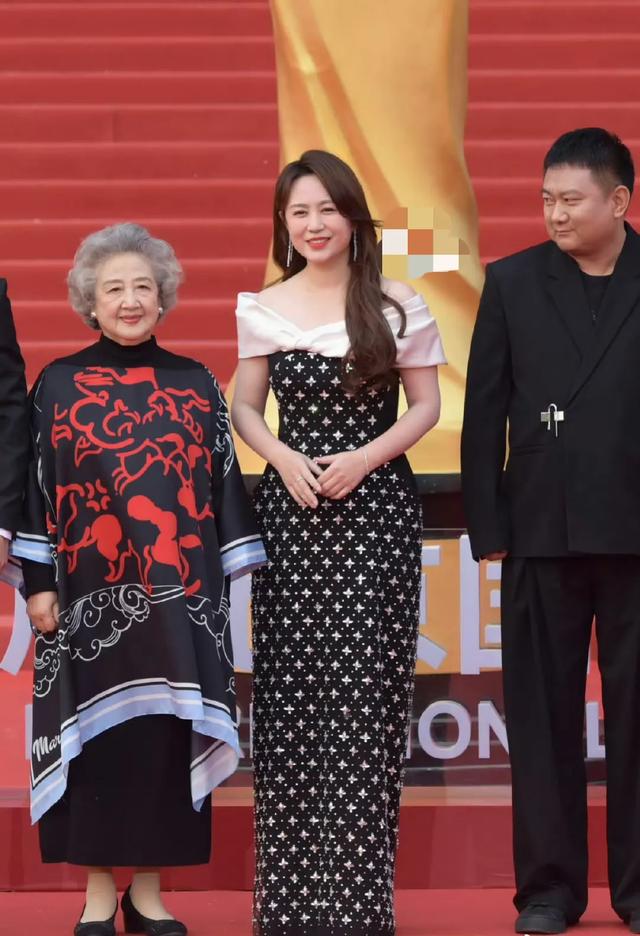 北影节终结
红毯：被倪妮惊艳，盘靓条顺艳压群芳，彻底秒了林志玲