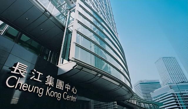 中国不挽留，美国不收容
，被夹在中心的李嘉诚，终于玩脱了