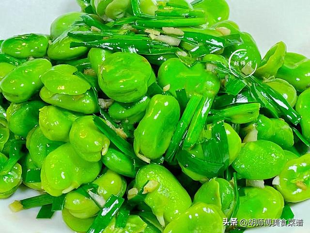 炒蚕豆直接下锅？难怪不入味，多做1步，软糯鲜喷鼻香

，不发黑又入味
