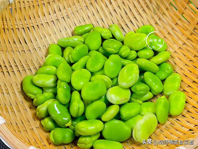 炒蚕豆直接下锅？难怪不入味，多做1步，软糯鲜喷鼻香

，不发黑又入味