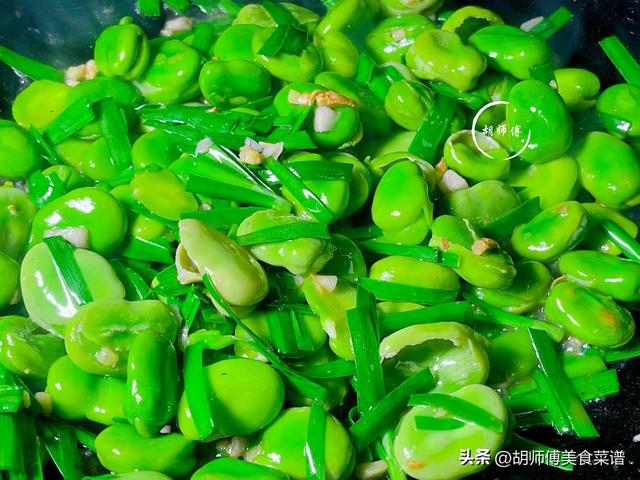 炒蚕豆直接下锅？难怪不入味，多做1步，软糯鲜喷鼻香

，不发黑又入味