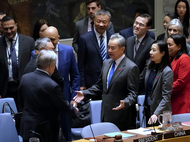 弄丢了巴拿马口岸
，李嘉诚才明白：是不是中国人，他自己说了不算