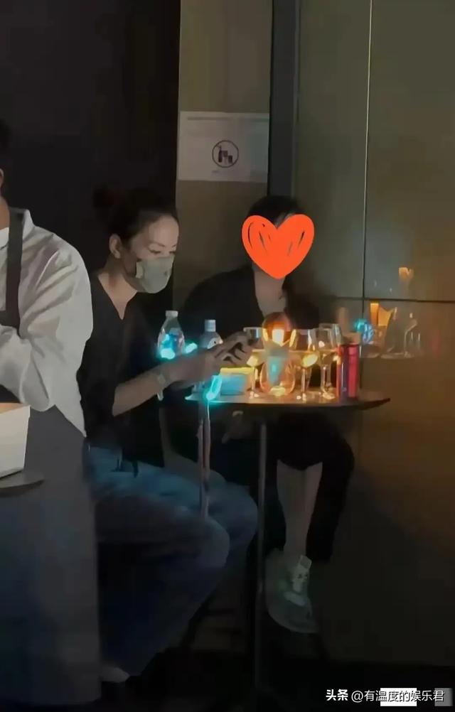 王菲现实长什么样？路人镜头才是照妖镜，忽然理解谢霆锋的埋头了