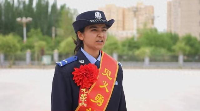 网友号令给下井救童的女辅警“转正”，新疆宣布
回应
