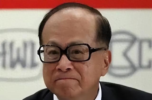 中国不挽留，美国不收留
，被夹在中间的李嘉诚，终于玩不转了！