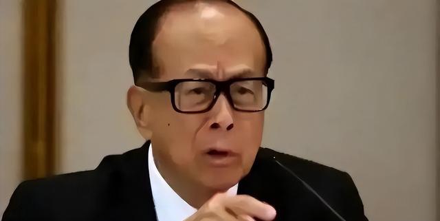 中国不挽留，美国不收留
，被夹在中间的李嘉诚，终于玩不转了！