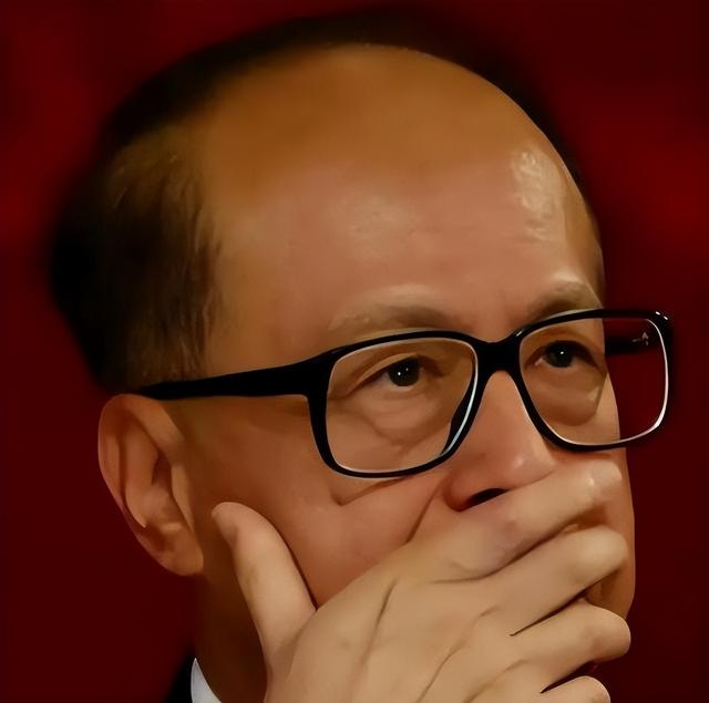 中国不挽留，美国不收留
，被夹在中间的李嘉诚，终于玩不转了！