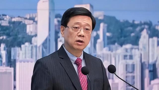 中国不挽留，美国不收留
，被夹在中间的李嘉诚，终于玩不转了！