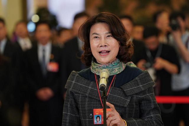 愈演愈烈！董明珠"间谍
言论"被批，官媒发声：别搞对峙
情绪扣帽子