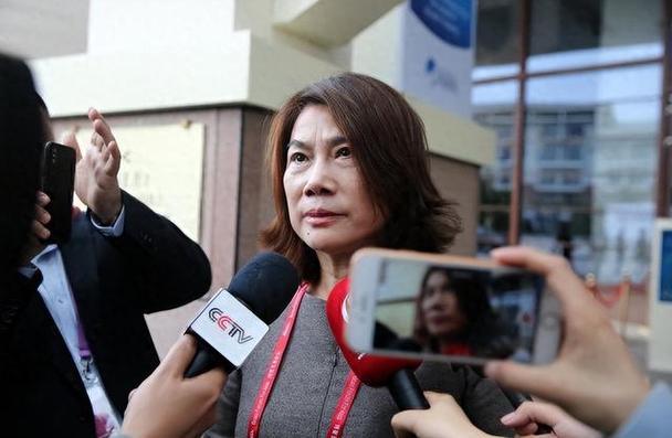 愈演愈烈！董明珠"间谍
言论"被批，官媒发声：别搞对峙
情绪扣帽子