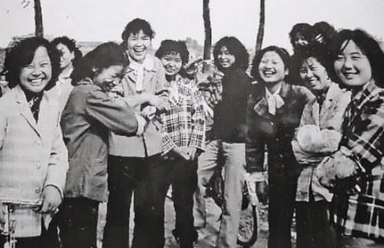 为何故
前五一放7天，现在却改成五天还得调休，原来都是他的发起
