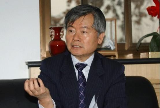 为何故
前五一放7天，现在却改成五天还得调休，原来都是他的发起
