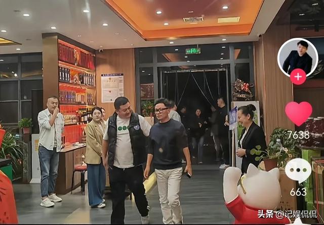 华表奖结束，黄渤年夜
方宴客，吃海鲜喝茅台，年夜
佬都来了 座位不简朴