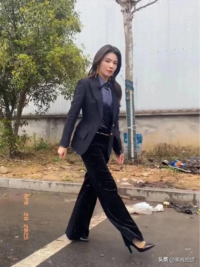47岁刘涛被路人偶遇，真实的状态曝光，没有大家
说的那么漂亮