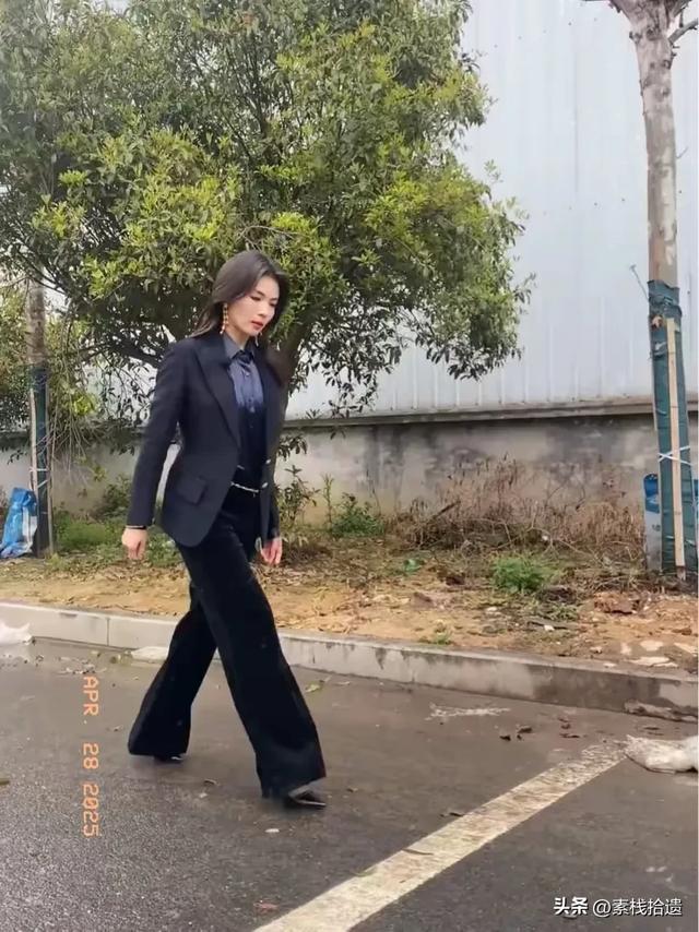 47岁刘涛被路人偶遇，真实的状态曝光，没有大家
说的那么漂亮