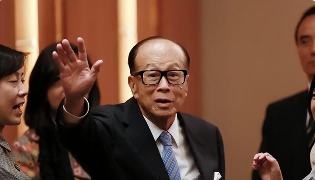 不见棺材不掉
落
泪？李嘉诚集团果然
反抗
国家

检察，市监局撂16字狠话