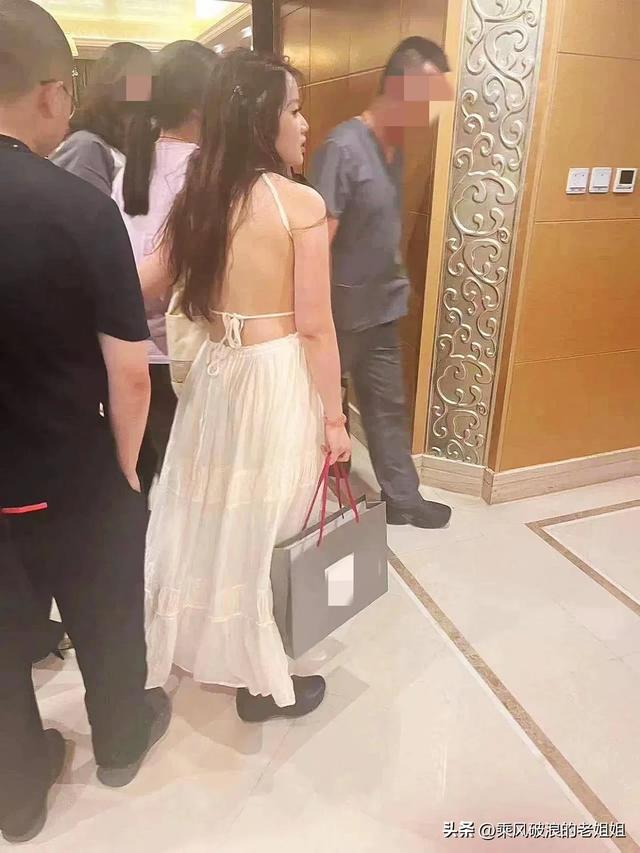 这个小友人
会幸福吗？中日友爱病院
肖某和多人聊天
纪录流出辣眼睛