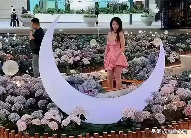 胸外科副主任医师肖某出轨多人，照片年夜
量

流出，知情人爆更多内幕