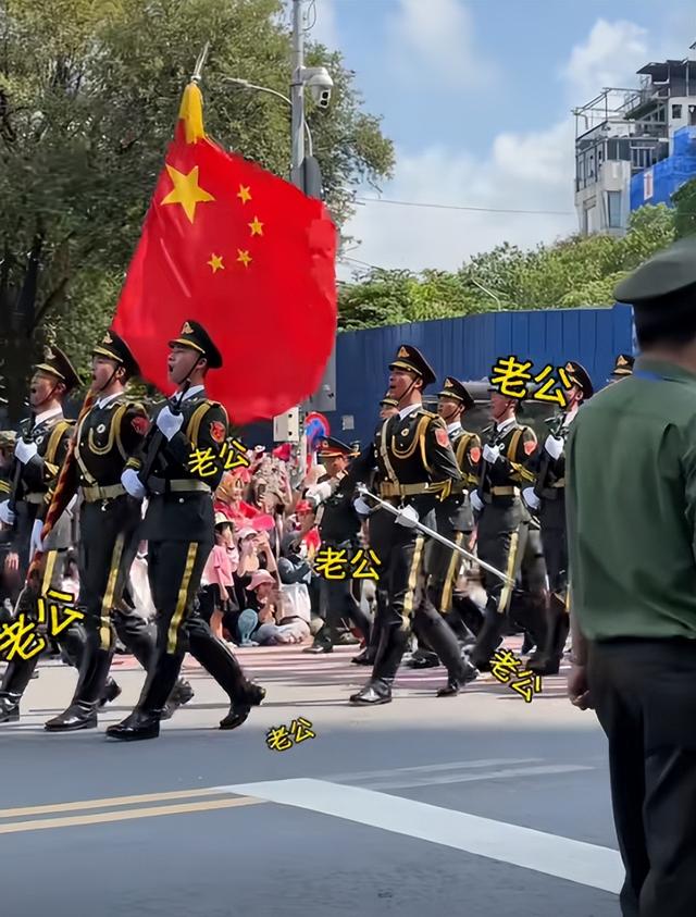 美论坛：为什么中国仪仗队在越南亮相后，越南女生会合体失控呢？