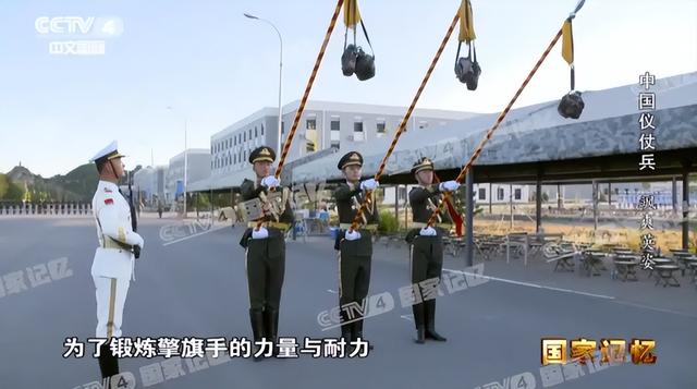 美论坛：为什么中国仪仗队在越南亮相后，越南女生会合体失控呢？