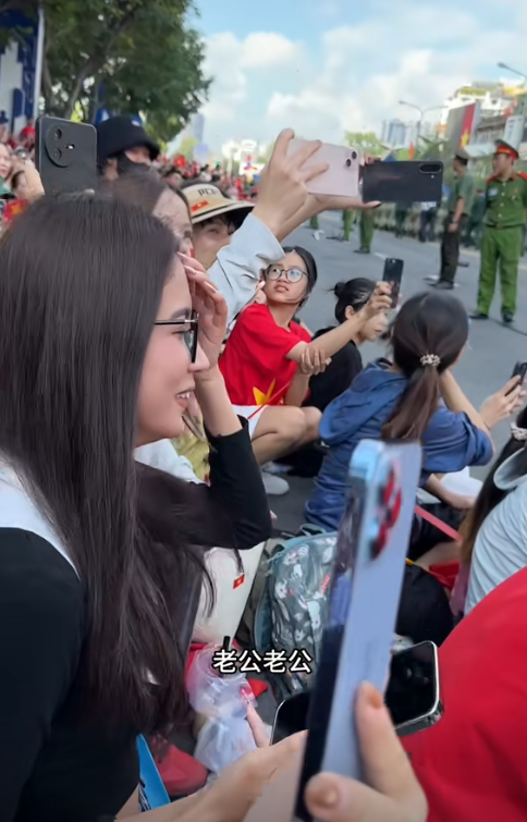 美论坛：为什么中国仪仗队在越南亮相后，越南女生会合体失控呢？