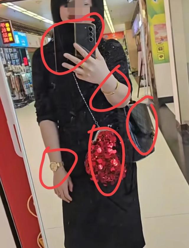 就是她！上海女子将鼻涕纸塞进餐馆辣椒油瓶后续:身份、职业被扒