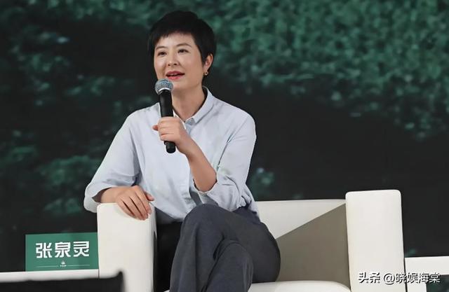 她曾是央视一枝花，低调嫁大18岁李铁为妻，现在52岁已满头白发
