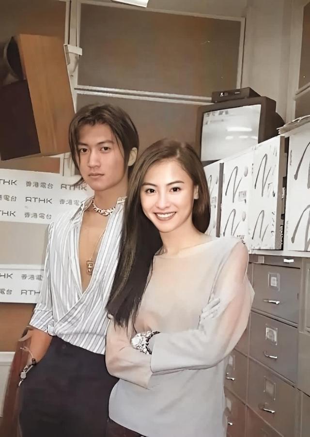 这一次，拿着千万吉他广告
王菲的谢霆锋，没给张柏芝留下一丝体面