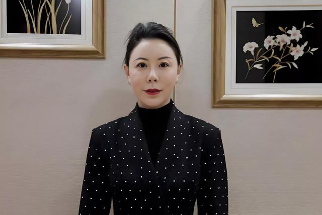 西宁市女巨贪于媛媛自动投案被查，78后，肤白貌美，大好出息断送