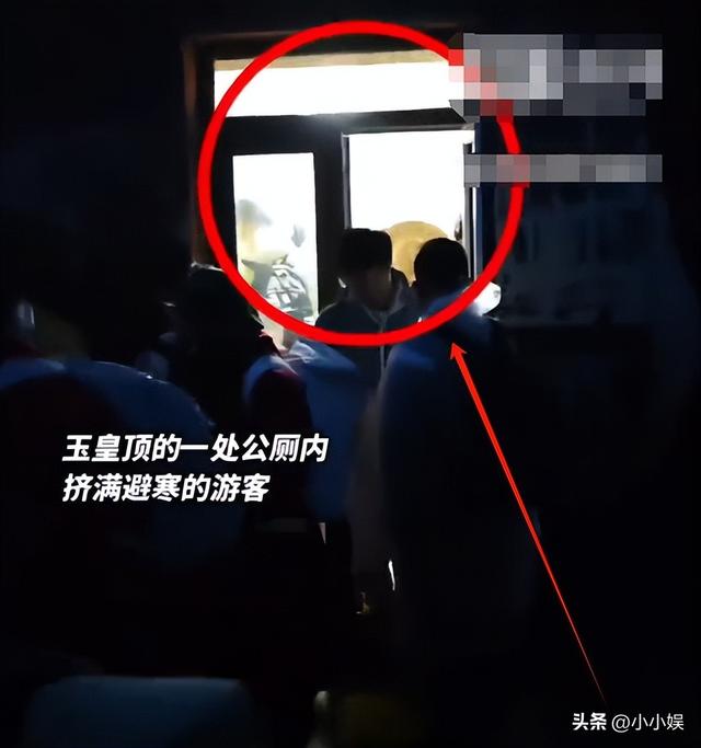 泰山已经沦陷
！世界
旅客
这哪是来旅游，这是来排队
登位，人潮澎湃

