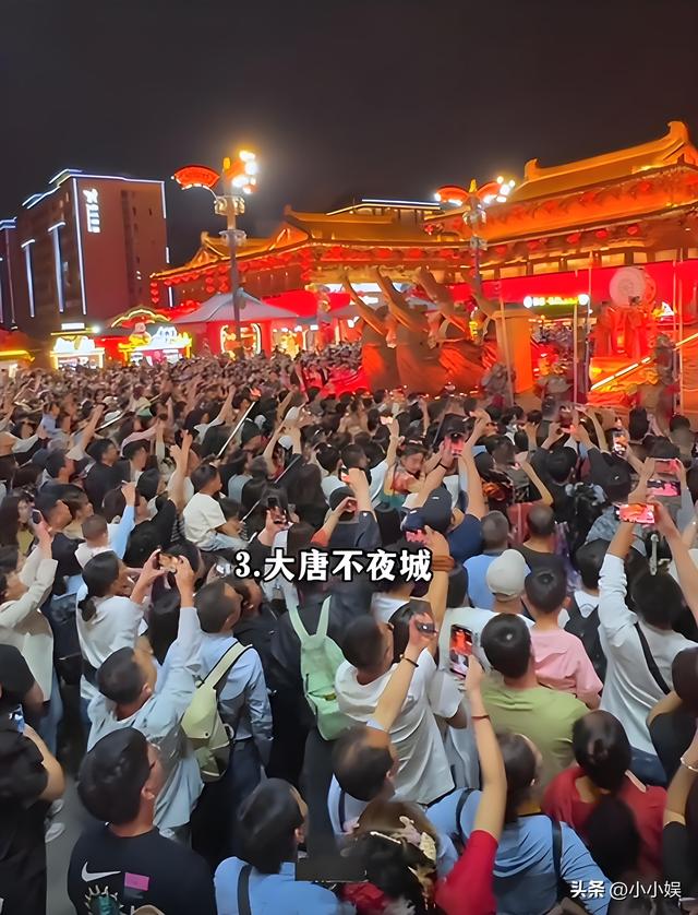 泰山已经沦陷
！世界
旅客
这哪是来旅游，这是来排队
登位，人潮澎湃
