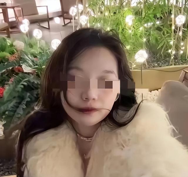董蜜斯
劲爆照被扒！网友怒斥没内涵，胡锡进发声，协和批评区沦陷
