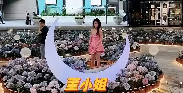 董蜜斯
劲爆照被扒！网友怒斥没内涵，胡锡进发声，协和批评区沦陷
