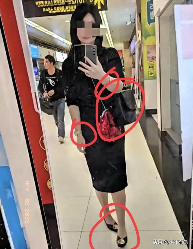 女子扔鼻涕纸后续：身份被曝，公司都知道工作堪忧！华东师大沦陷