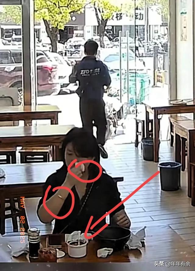 女子扔鼻涕纸后续：身份被曝，公司都知道工作堪忧！华东师大沦陷