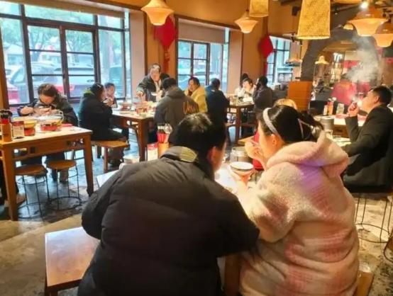 发明


没？五一刚开端
，社会上就出现

三个“反常征象”，真相太扎心