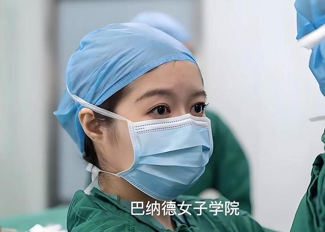 董小姐！被原配撕得“底裤”朝天，照片曝光很漂亮，怙恃
不简单