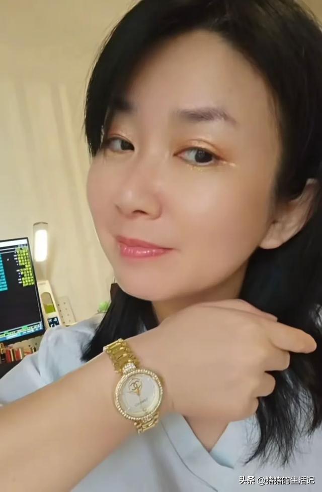 女子扔鼻涕纸后续：身份被扒，同事知道工作堪忧！三部分介入观察