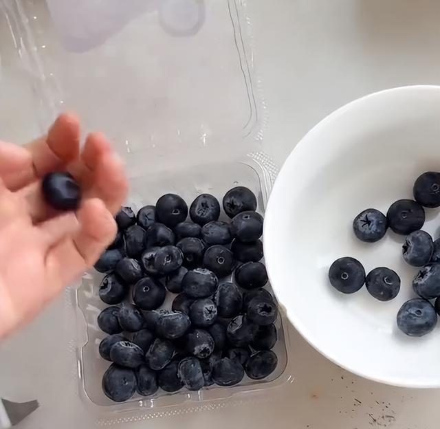上热搜！这种生果
“肚脐眼”有霉菌？网友：每天都吃