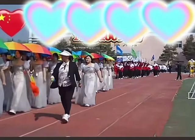 学生网购裙子后集团
退款 导致网店被封三个月 学校不管 东家全网维权