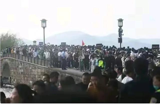 五一最堵景点年夜
盘点！网友：第1名让人猜疑人生，第5名直接劝退！