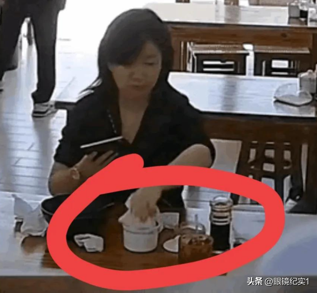 上海餐厅惊现"鼻涕姐"！纸巾混入调料碗引爆收集
！华东师范沦陷