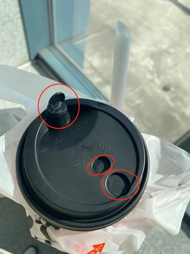 奶茶杯盖上为啥这么多孔？到底怎么用