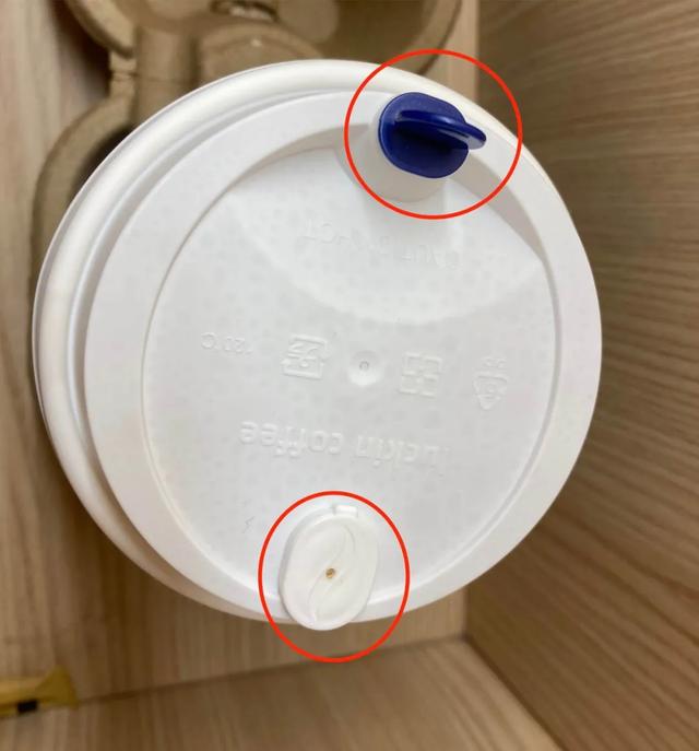 奶茶杯盖上为啥这么多孔？到底怎么用