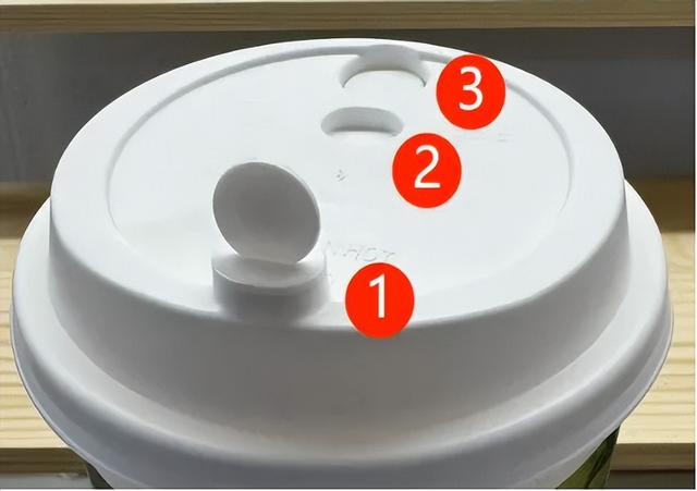奶茶杯盖上为啥这么多孔？到底怎么用