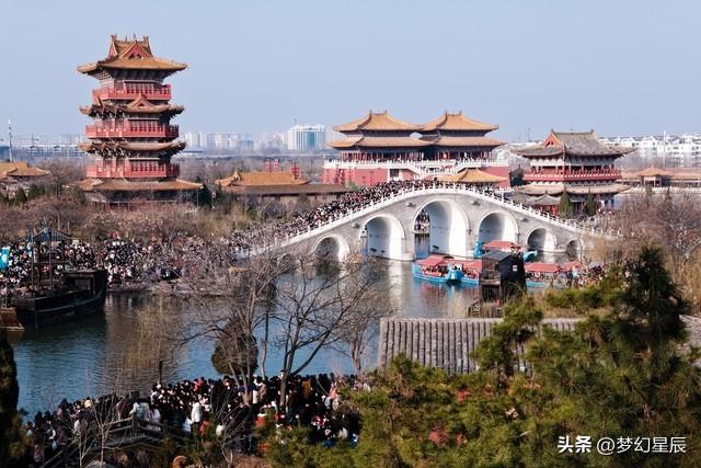 五一最堵景点TOP10出炉，第1名挤到怀疑人生，外滩50万人挤爆
