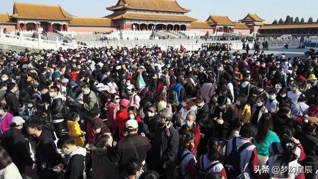五一最堵景点TOP10出炉，第1名挤到怀疑人生，外滩50万人挤爆