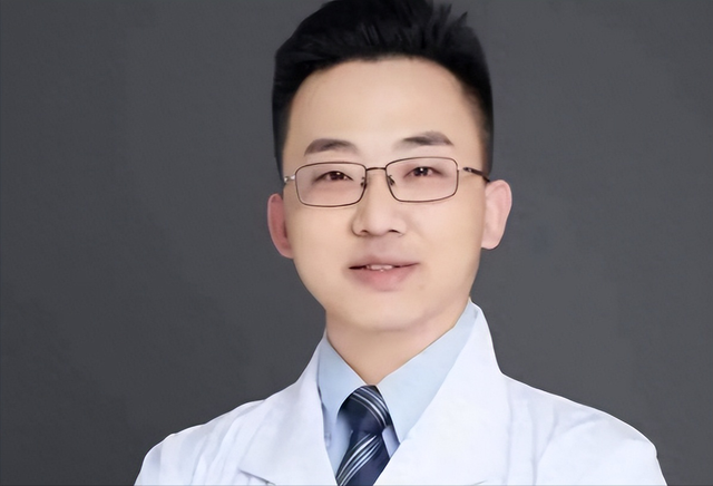 寒窗十年，不如老爸姓董！董袭莹朋友圈曝光，知恋人泄漏
更多内幕