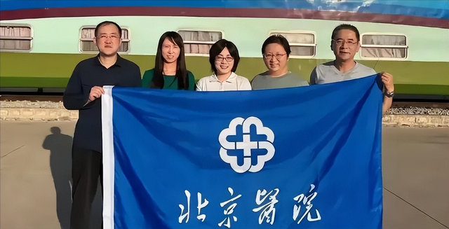 寒窗十年，不如老爸姓董！董袭莹朋友圈曝光，知恋人泄漏
更多内幕