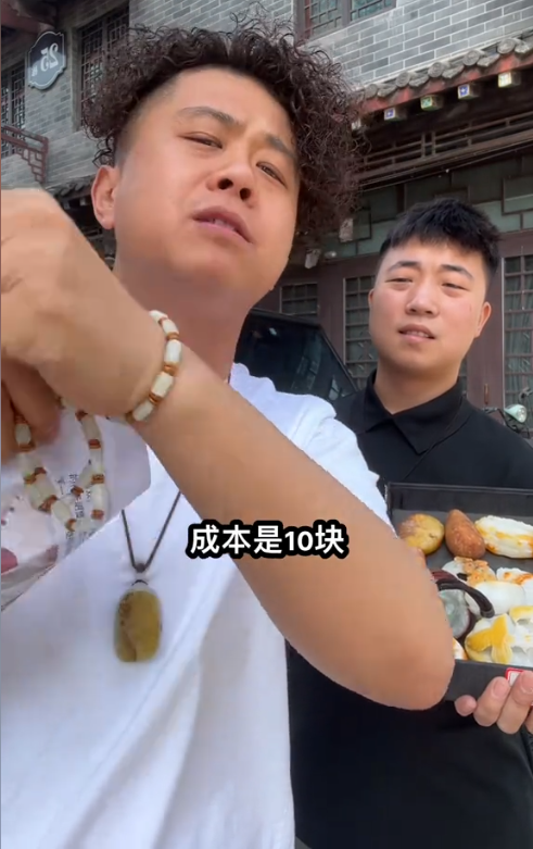 闹年夜
了！网红骂胖东来卖玉石暴利，河南玉石商出手
，把他老底掀了
